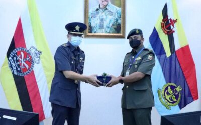 OFFICERS AND PERSONNEL OF JOINT FORCE HEADQUARTERS RECEIVE “KURMA KURNIA PERIBADI”