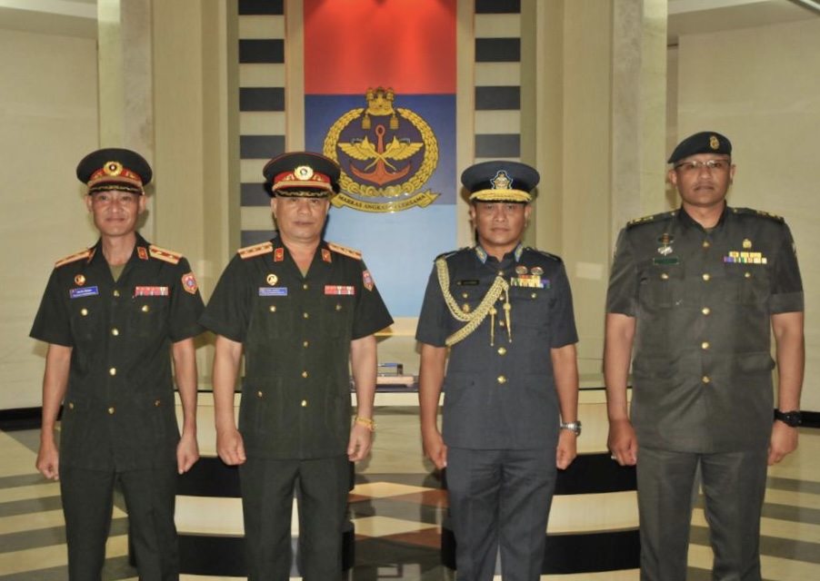 JOINT FORCE COMMANDER RECEIVES A COURTESY CALL FROM THE NON – RESIDENT DEFENCE ATTACHÉ OF LAO PEOPLE’S DEMOCRATIC REPUBLIC TO BRUNEI DARUSSALAM