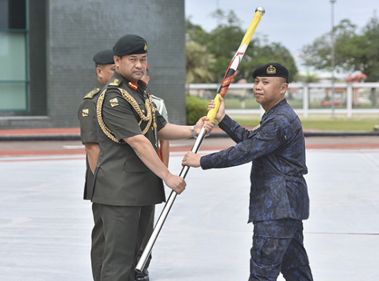 FLAG HANDOVER CEREMONY TO MEMBERS OF THE INDEPENDENT DECOMMISSIONING BODY VERIFICATION, MONITORING AND ASSISTANCE TEAM 5/2023 (IDB VMAT 5/2023)