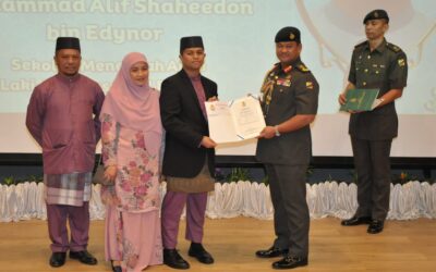 CHILDREN OF THE JOINT FORCE HEADQUARTERS PERSONNEL RECEIVES EXCELLENCE AWARDS FROM THE ROYAL BRUNEI ARMED FORCES