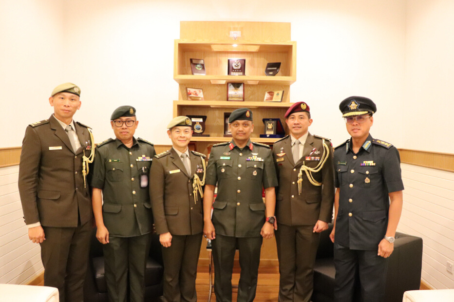ACTING JOINT FORCE COMMANDER RECEIVES A FAREWELL CALL FROM DEFENCE ADVISER OF THE REPUBLIC OF SINGAPORE
