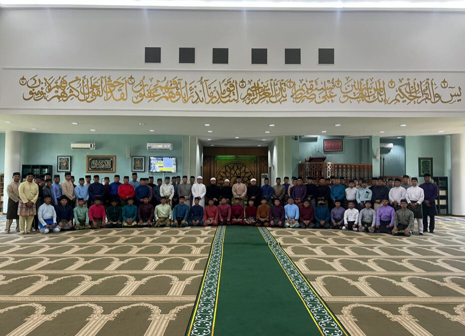 JOINT FORCE HEADQUATERS (JFHQ) JOINS FRIDAY SERMON IN CONJUNCTION WITH THE ROYAL BRUNEI ARMED FORCES 64TH ANNIVERSARY CELEBRATION