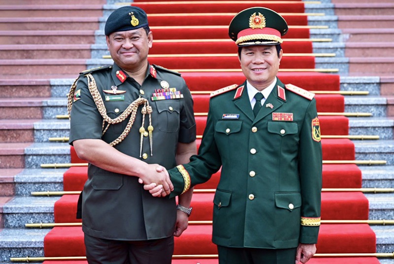 SENIOR OFFICER FROM JOINT FORCE HEADQUARTERS JOINS THE DELEGATION OF COMMANDER OF THE ROYAL BRUNEI ARMED FORCES’ OFFICIAL VISIT TO THE SOCIALIST REPUBLIC OF VIET NAM