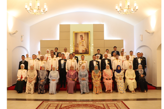 MAJLIS MAKAN MALAM BERADAT SEMPENA HARI ULANG TAHUN ANGKATAN BERSAMA ANGKATAN BERSENJATA DIRAJA BRUNEI YANG KE-18