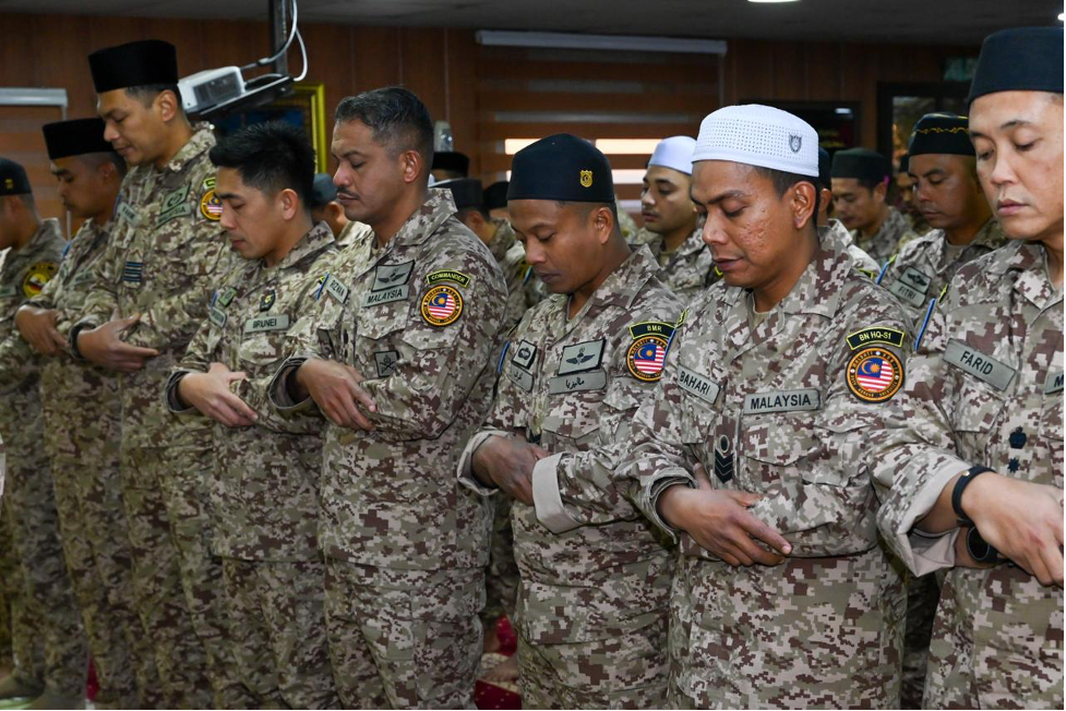 KONTINJEN MALAYSIAN BATTALION MALBATT 850-13 BAGI MISI PASUKAN INTERIM PERTUBUHAN BANGSA-BANGSA BERSATU DI LUBNAN UNIFIL MENGADAKAN MAJLIS SEMBAHYANG SUNAT HAJAT, BACAAN YASIN DAN DOA KHAS BAGI KESIHATAN DAN KESEJAHTERAAN KEBAWAH DULI YANG MAHA MULIA PADU